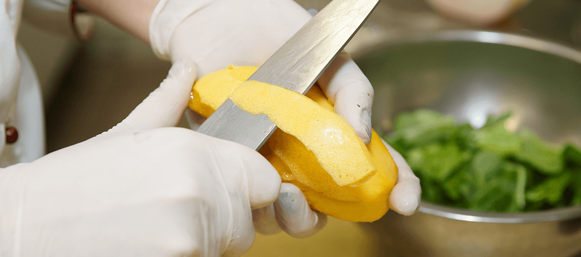4 Things to Look for When You’re Evaluating Disposable Food Service Gloves